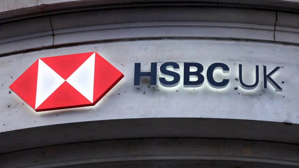 HSBC reveals plans to cut jobs