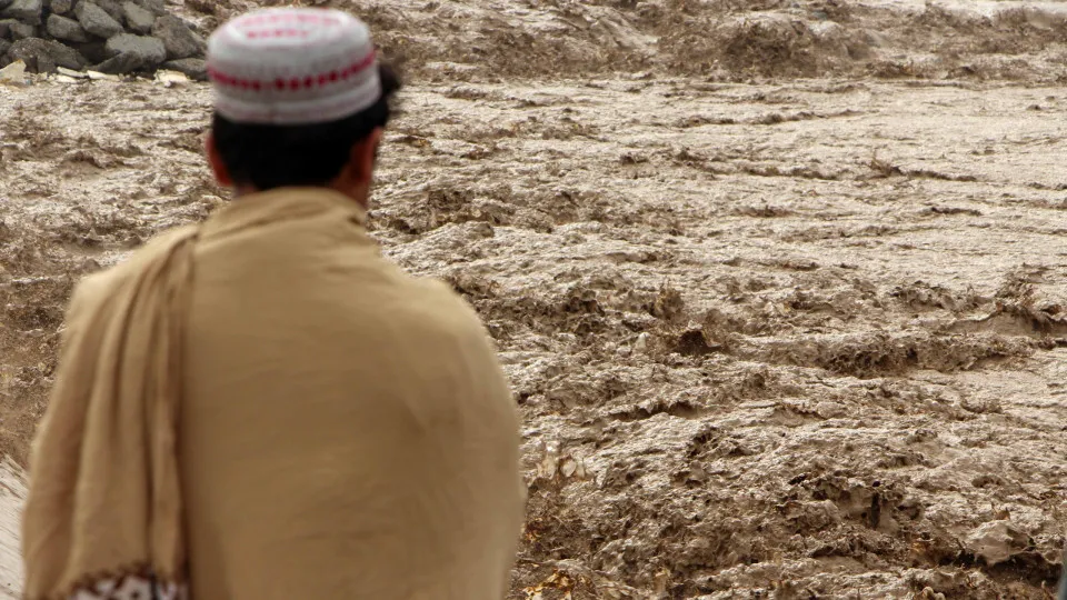 Cheias e fortes nevões causam pelo menos 12 mortos no Afeganistão