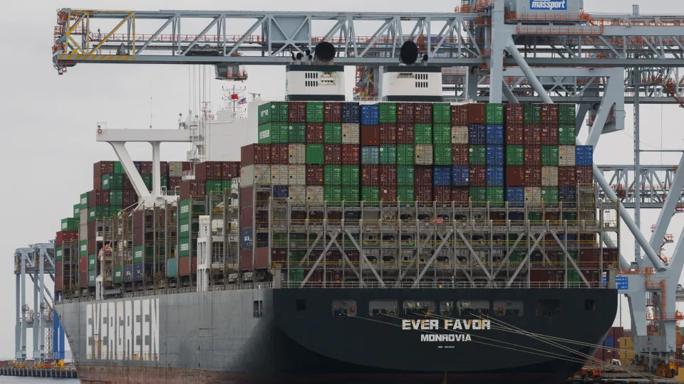 China promete "contramedidas necessárias" após EUA duplicar tarifas