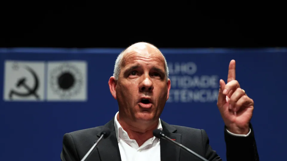 "Governo não está em condições". PCP vai apresentar moção de censura