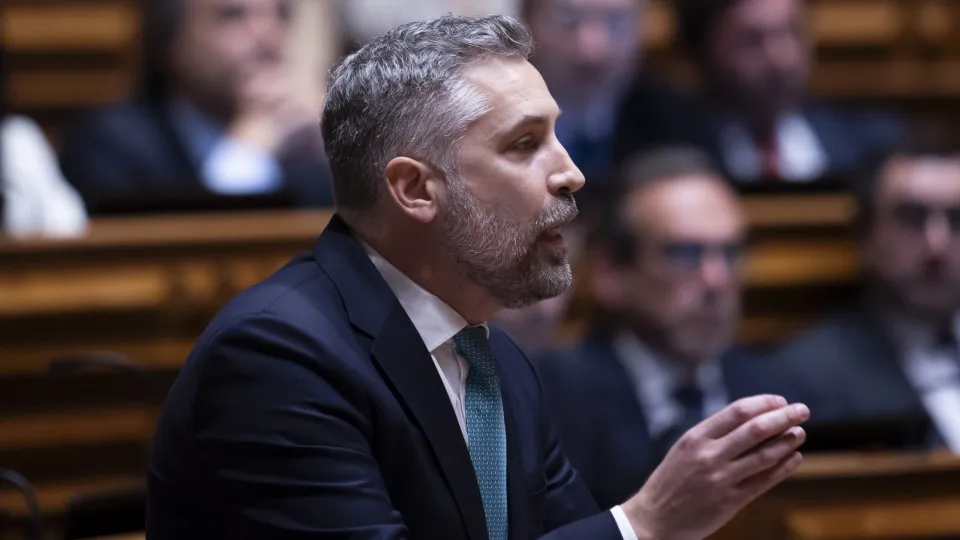 Pedro Nuno pede a Montenegro que retire moção de confiança e aceite CPI