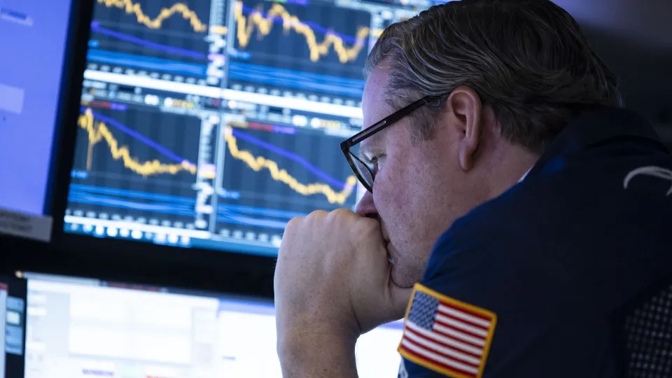 Wall Street negoceia mista no início da sessão
