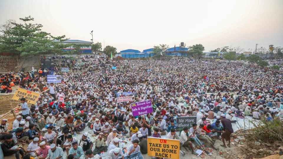 Bangladesh esgotou recursos próprios para ajudar refugiados rohingya