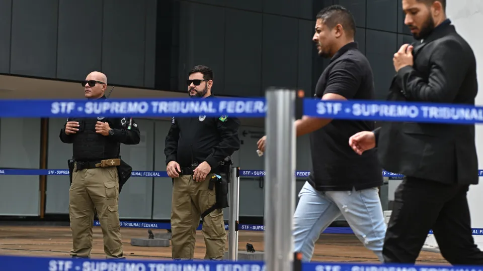 Brazil's Supreme Court begins hearings to decide whether to try Bolsonaro for coup plotting