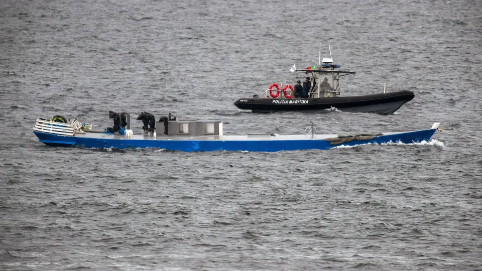 Portugal: 'Major blow to criminal ring' as submarine with 7 t cocaine seized