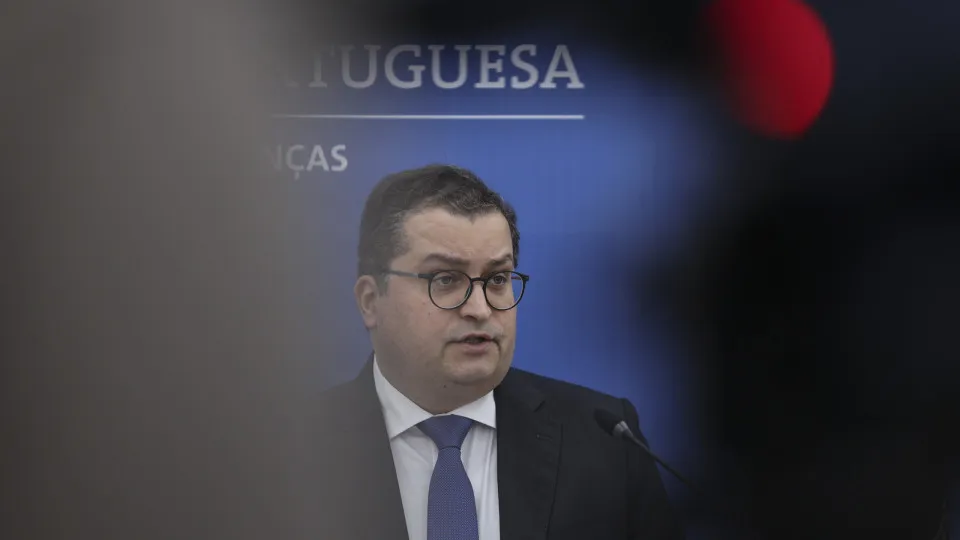 "Compromisso com Defesa não pode colocar em causa equilíbrio orçamental"