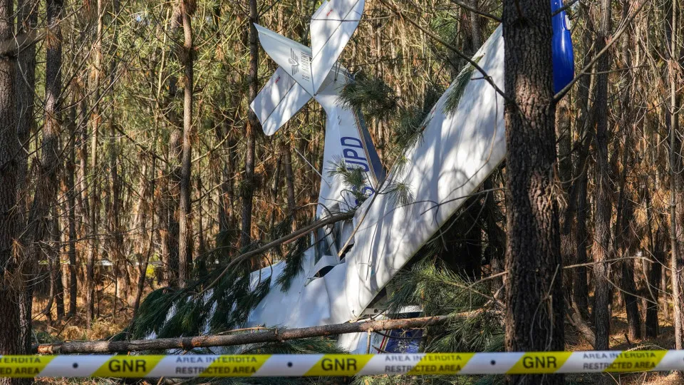 Aeronave cai em aeródromo de Cerveira. Dois feridos são aluno e professor