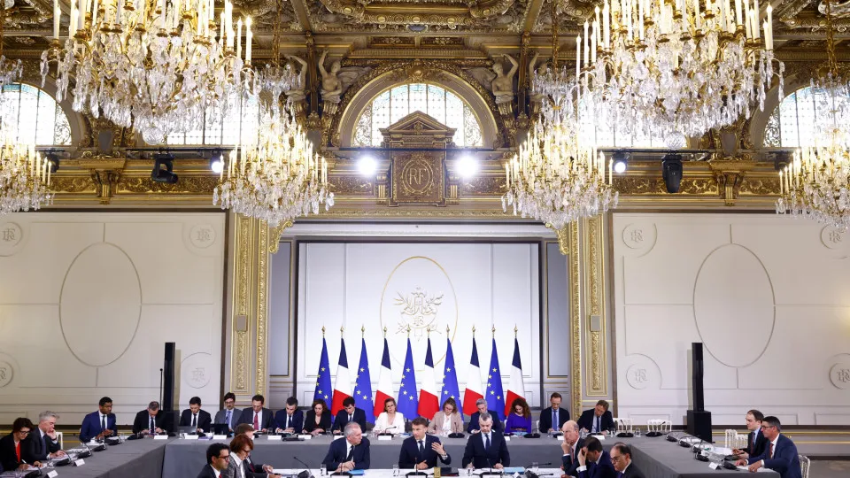 Tarifas? Macron critica "decisão brutal e infundada" de Trump
