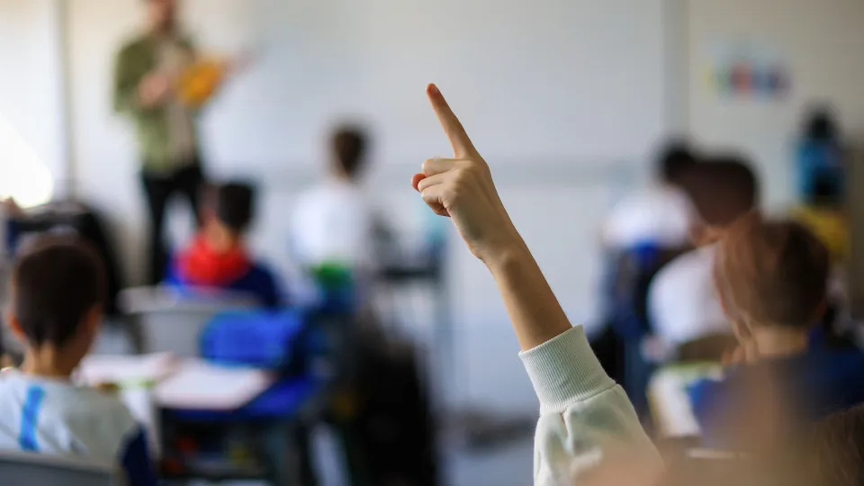 Aulas arrancam a partir de hoje ainda sem todos os professores colocados