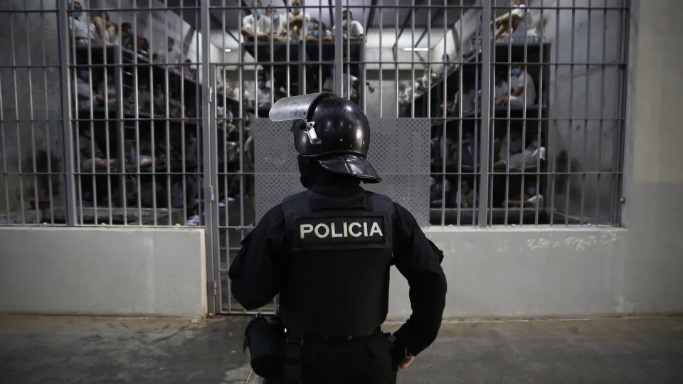 Venezuela: El Salvador quer troca de prisioneiros (incluindo portugueses)