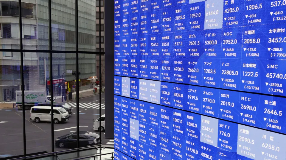 Bolsa de Tóquio fecha a perder 0,26%