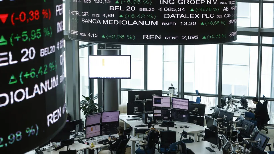 Tarifas. Bolsas europeias no 'vermelho' após Pequim anunciar nova subida