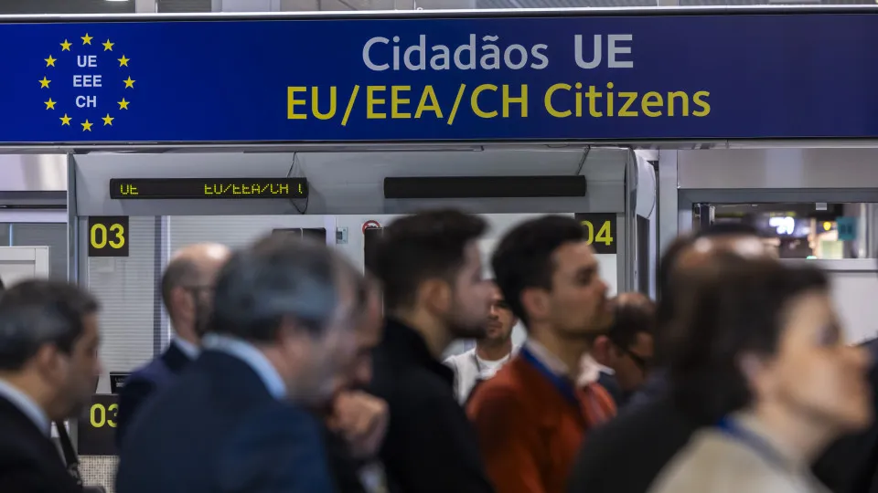 Novo controlo de fronteiras? "Dia crítico" no Aeroporto de Lisboa
