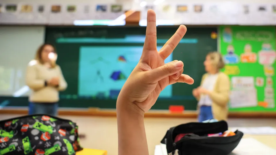 Governo lança concurso para 12 mil vagas no pré-escolar nos privados