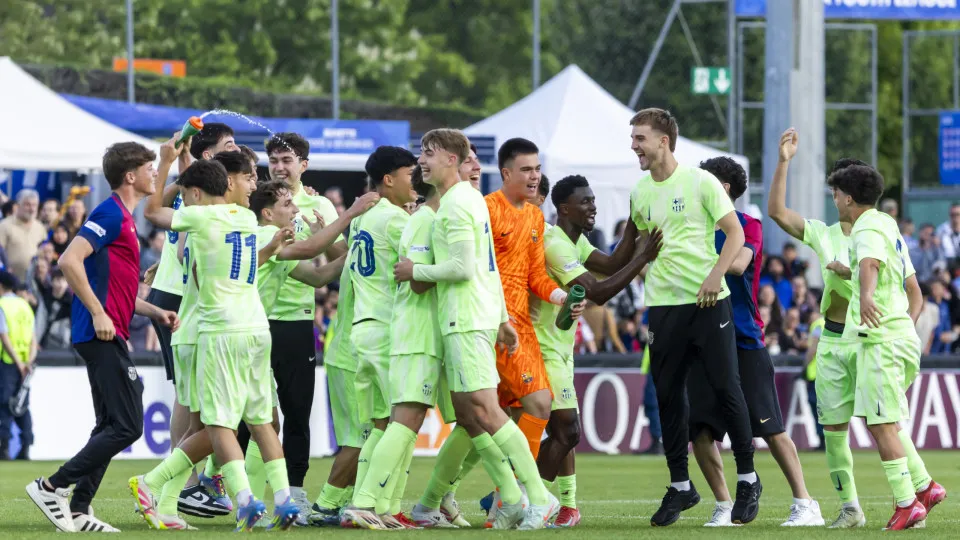 Barcelona goleia Trabzonspor e conquista UEFA Youth League
