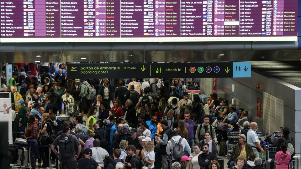 Operação nos aeroportos a decorrer com normalidade, segundo a ANA