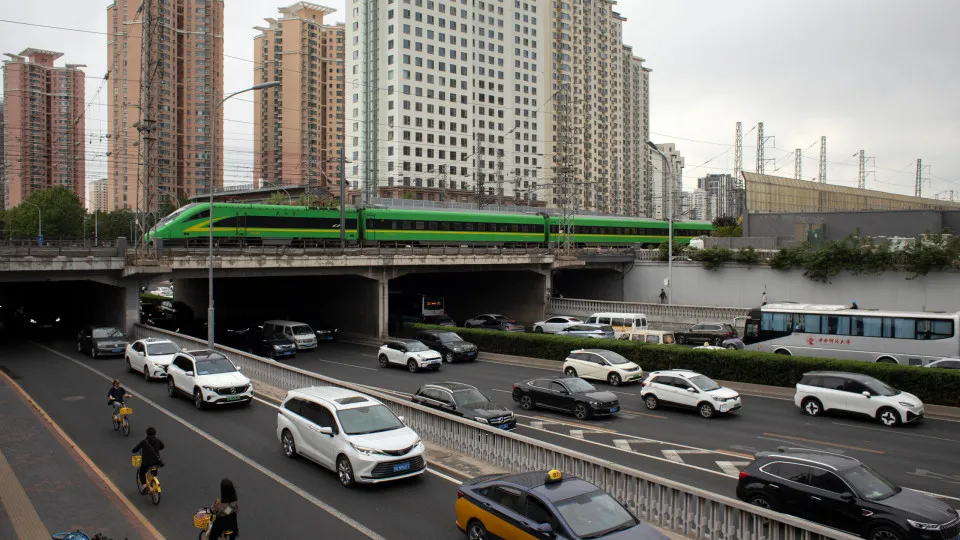 China quer chegar aos 28 milhões de postos de carregamento para elétricos