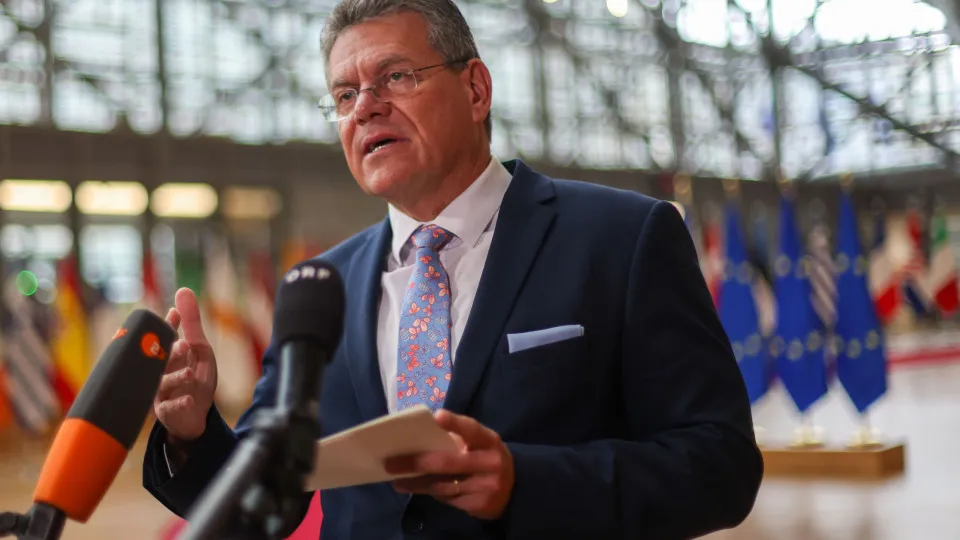 Comissão Europeia "empenhada" em acordo com EUA rejeita "ameaças"