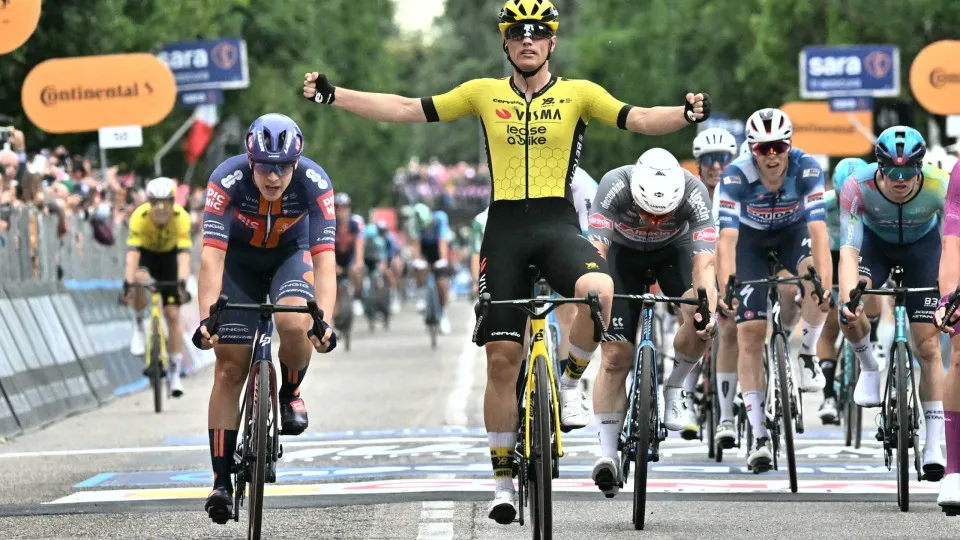 Kooij vence 12.ª etapa do 'Giro' ao sprint, Isaac del Toro segue líder