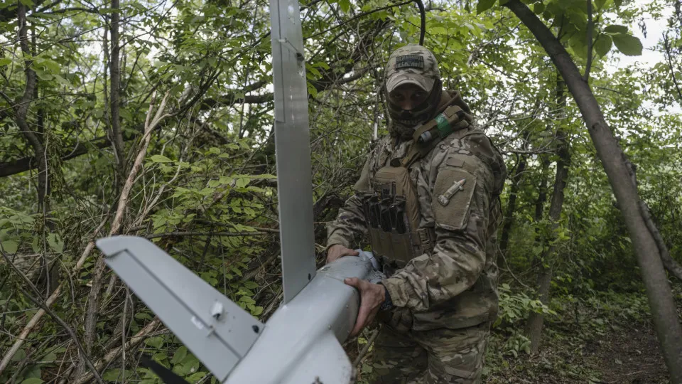 Ukrainian servicemen hold position in the Donetsk region