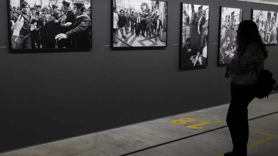 Exposição "Venham Mais Cinco: O Olhar Estrangeiro sobre a Revolução Portuguesa"