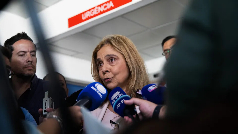 Ministra Ana Paula Martins inaugura serviço de urgências em Abrantes