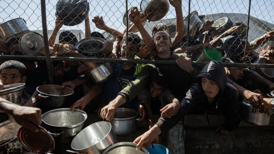 Pelo menos 20 mortos e 170 feridos em distribuição de ajuda em Gaza
