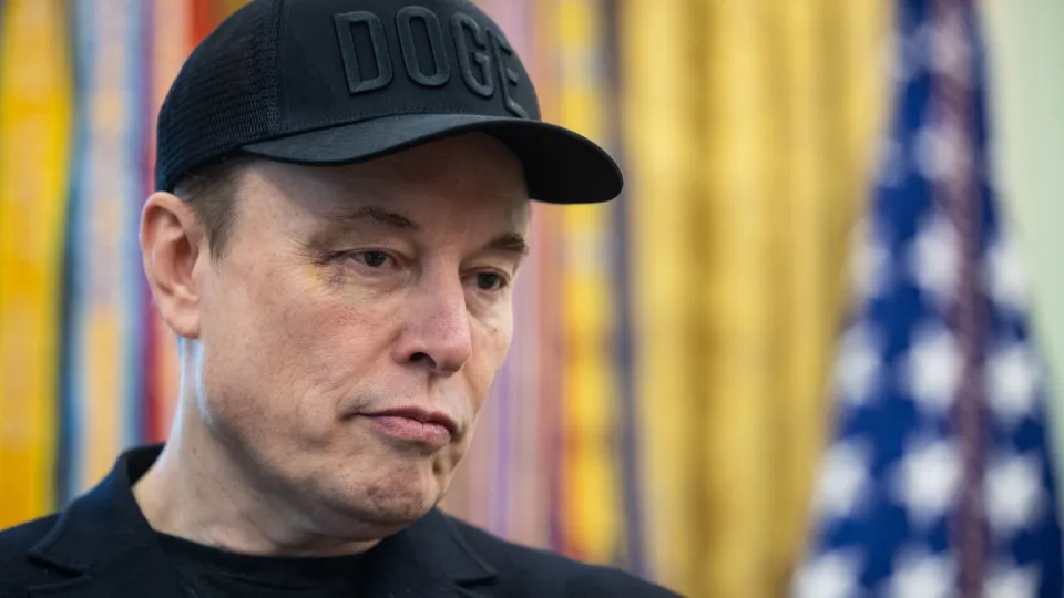 Musk queixa-se de DOGE estar a tornar-se "um bode expiatório"