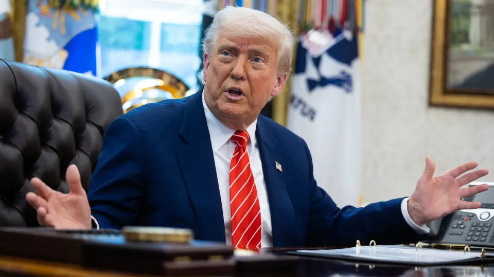 UE "lamenta profundamente" taxas anunciadas por Trump sobre o aço