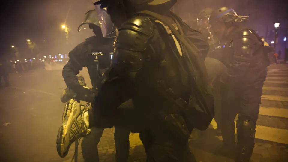 Dois mortos e mais de 500 detidos em França durante celebrações da vitória na Liga dos Campeões