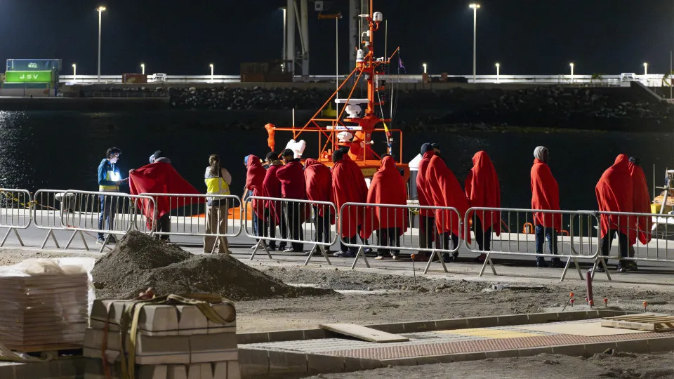 60 people rescued at sea near the coast of Lanzarote