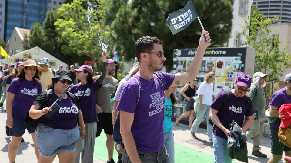 Anti-war protest march begins from Tel Aviv to Gaza border