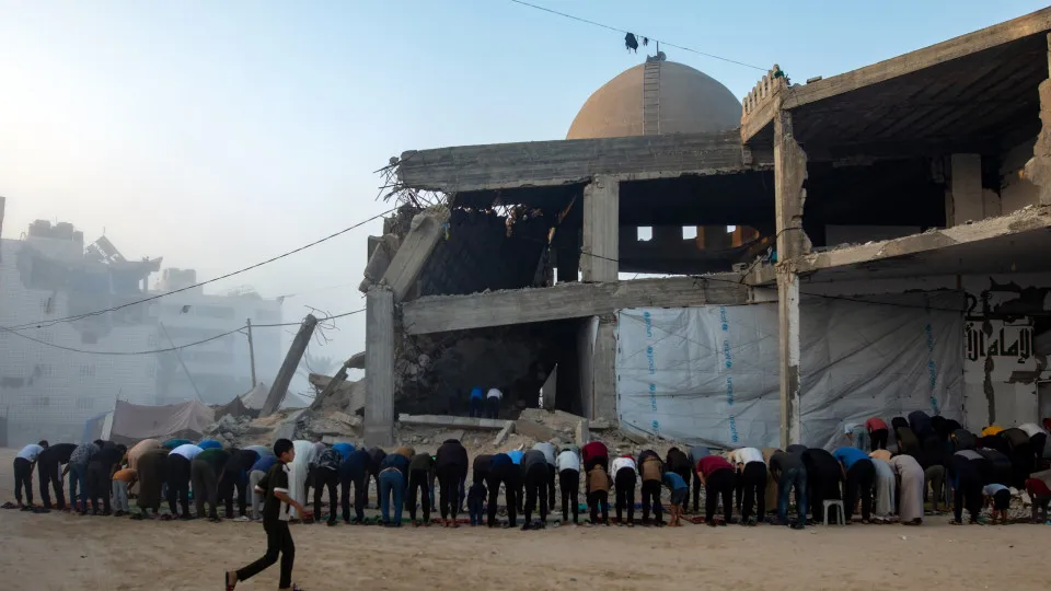 Eid al-Adha prayers in Khan Yunis camp