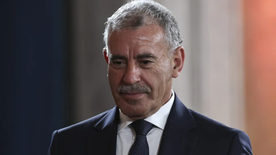 Governo:  Emídio Sousa
