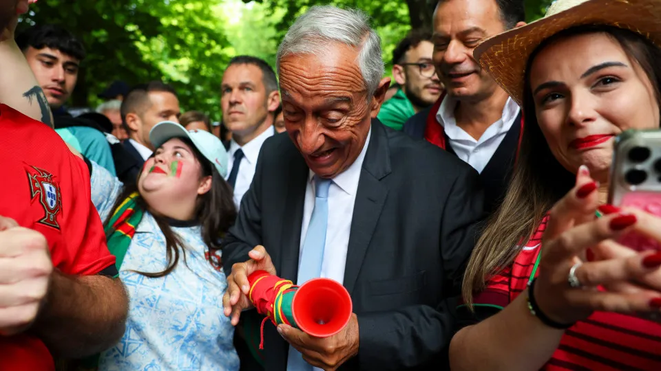 PR e PM com adeptos portugueses numa Fan Meeting Point em Munique