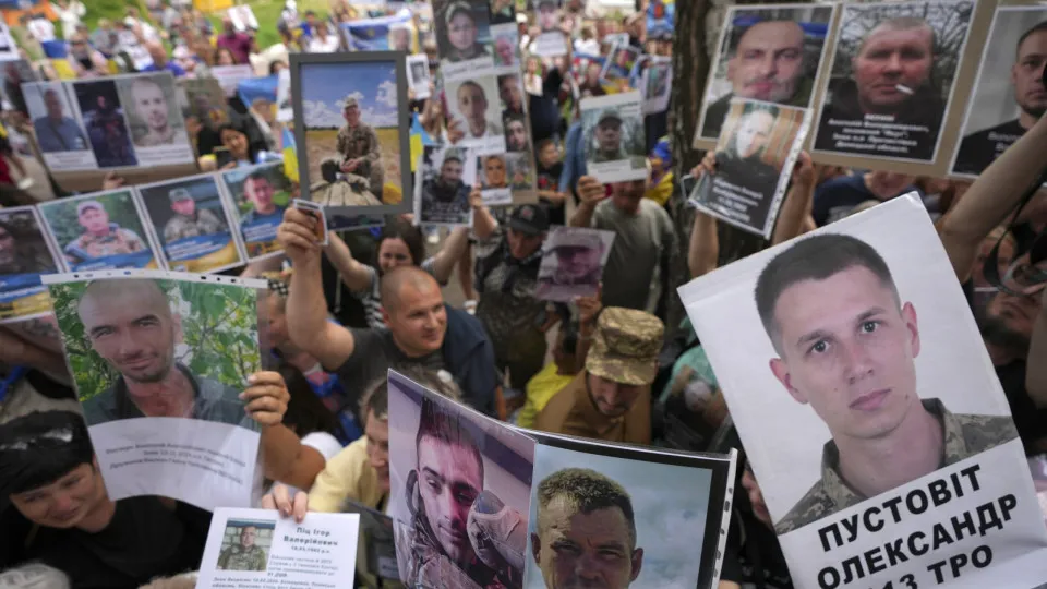 Russia and Ukraine exchange prisoners of war