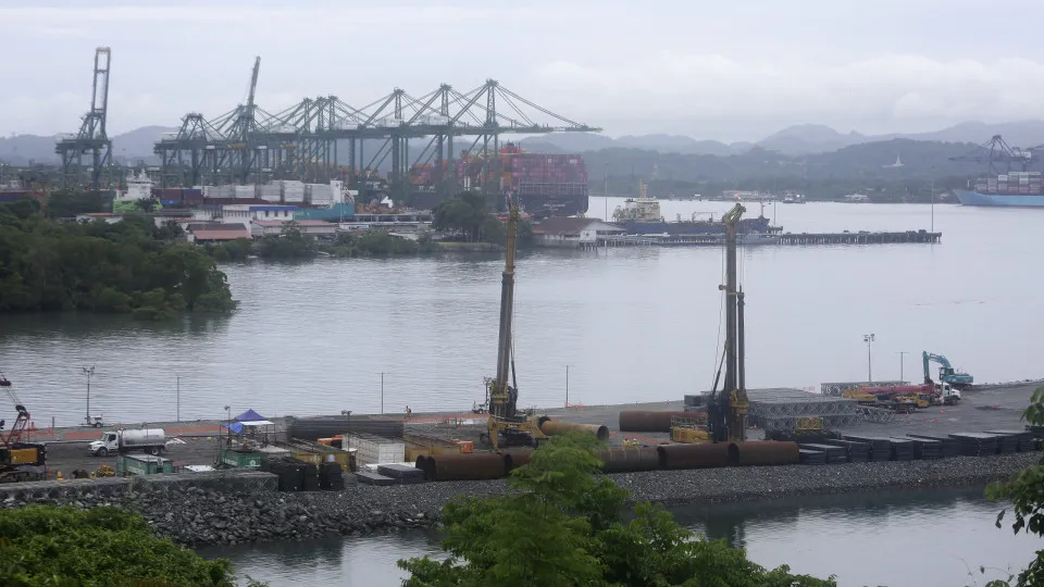 Panamanian President Mulino denounces cost overrun in works on fourth bridge over the Panama Canal