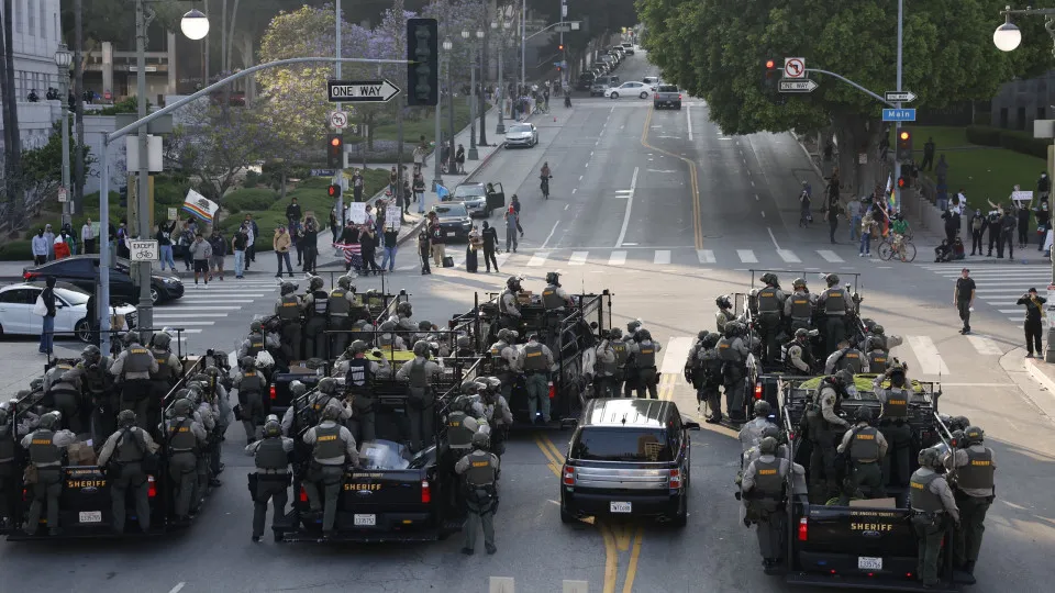 California National Guard stationed outside federal building in Los Angeles
