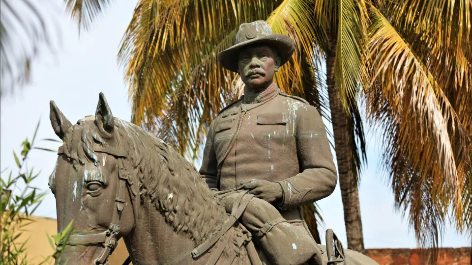 Independências: "Padrão de Guerra" é a única estátua colonial em Maputo 50 anos depois