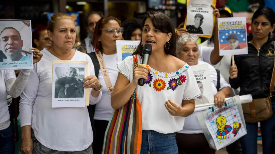 Relatives call for the release of detainees in Caracas