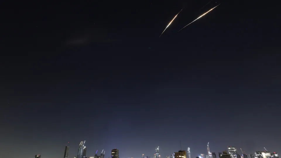 Iranian ballistic missile over Tel Aviv