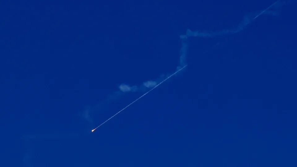 Iran fires missiles at Israel