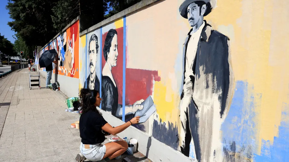 Porto: Visita de imprensa aos trabalhos do mural urbano de Camilo Castelo Branco