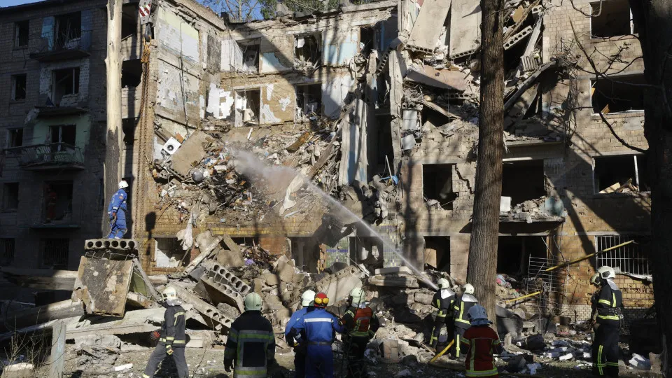 At least six killed in Russian combined attack on Kyiv