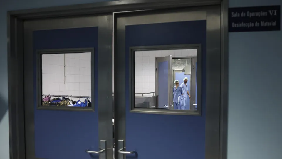 SNS pode contratar até 350 médicos sem termo para responder a urgências em 2025