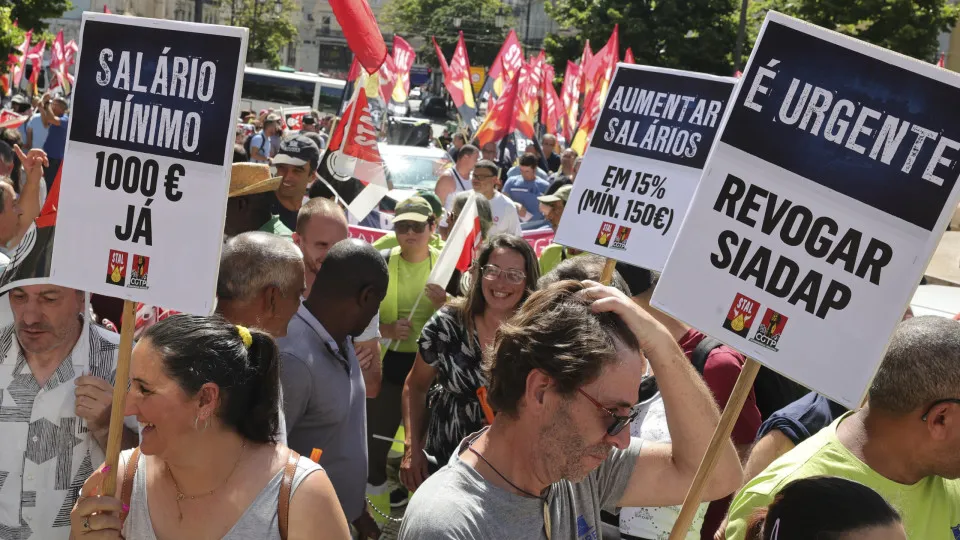 Protesto nacional dos trabalhadores da administração local e setor empresarial