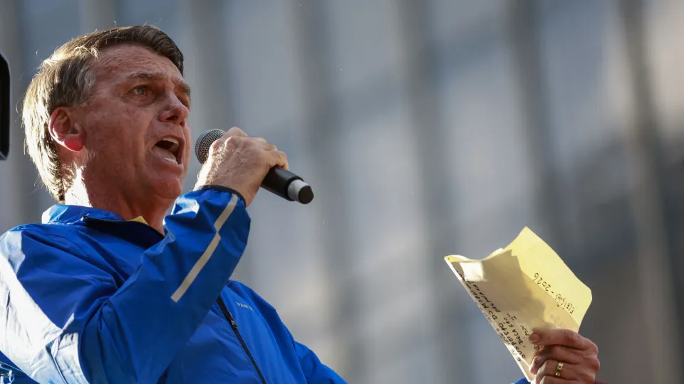 Bolsonaro pede amnistia durante manifestação contra julgamento por golpe de Estado