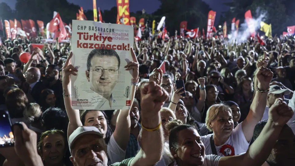 Turkey's main opposition party rallies against detention of Istanbul Mayor Imamoglu