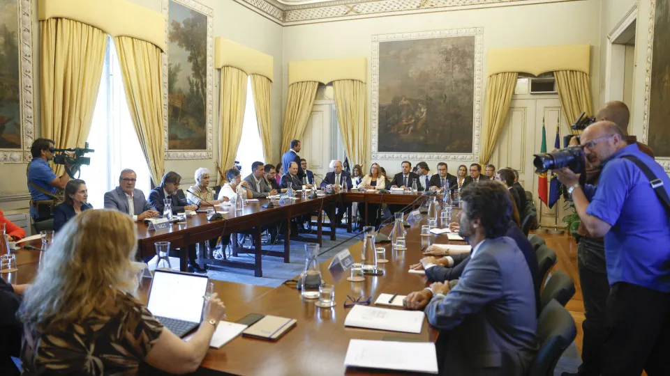 Patrões pedem prioridade à lei laboral na concertação social e UGT admite diálogo