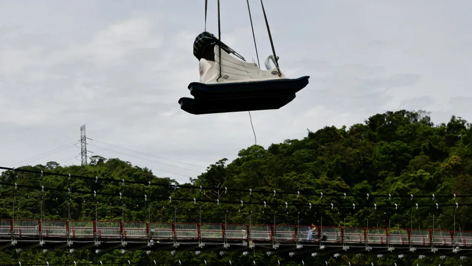 Taiwan prepares for Typhoon Danas
